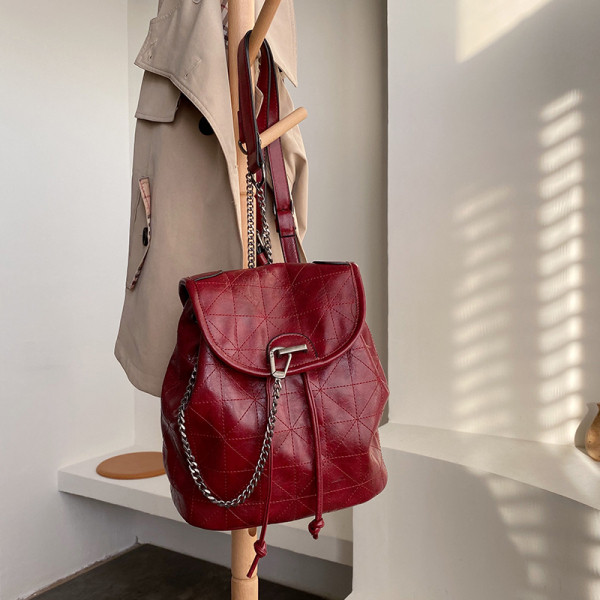 Sieviešu ikdienas ādas mugursoma ar metāla aizdari