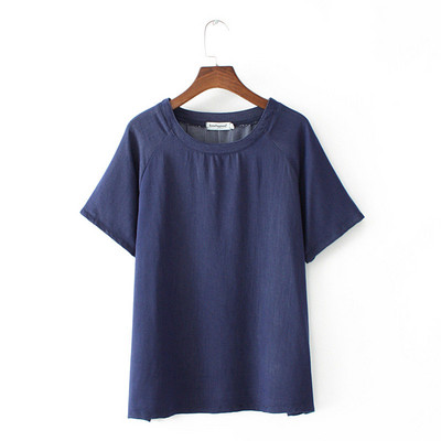 Vienkāršs sieviešu T-kreklu modelis ar ovālu kakla izgriezumu un īsām piedurknēm