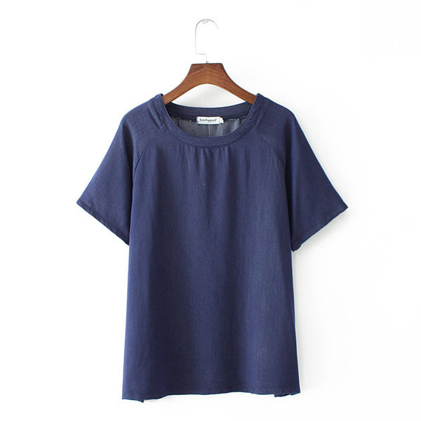 Vienkāršs sieviešu T-kreklu modelis ar ovālu kakla izgriezumu un īsām piedurknēm