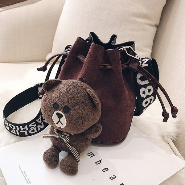 Moderni moteriška rankinė su ilga rankena ir meškiuko aksesuaru