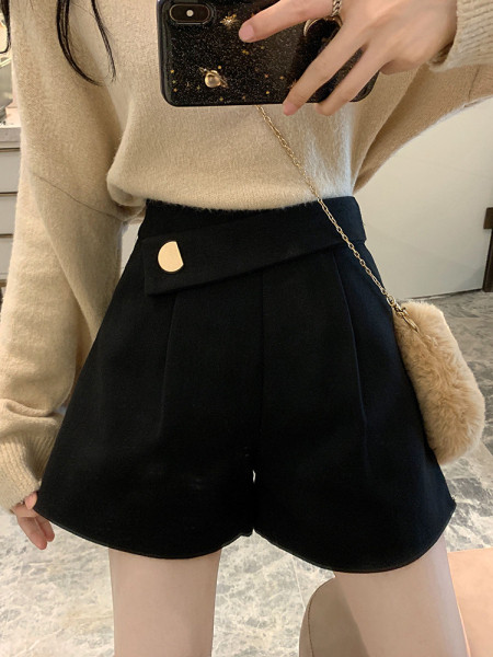 Moderns sieviešu šortu plats modelis ar augstu vidukli