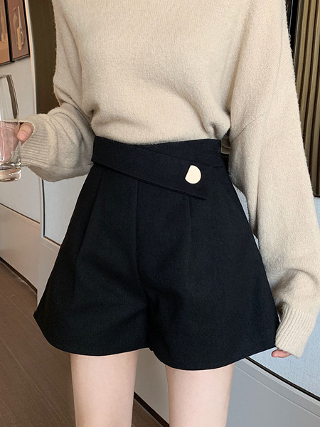 Moderns sieviešu šortu plats modelis ar augstu vidukli