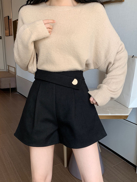 Moderns sieviešu šortu plats modelis ar augstu vidukli