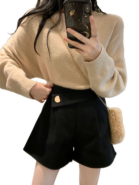 Moderns sieviešu šortu plats modelis ar augstu vidukli