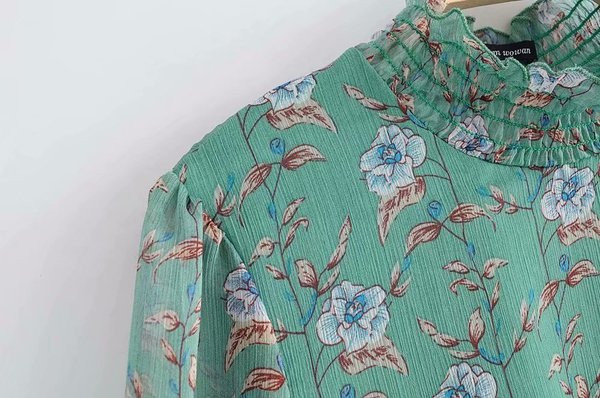 Šifoninė pavasarinė suknelė su polo apykakle ir juosmens raiščiais