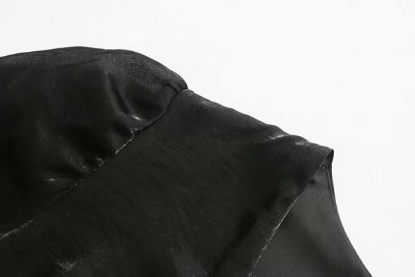 Naujo modelio moteriško kirpimo suknelė V formos iškirpte ir ilgomis rankovėmis