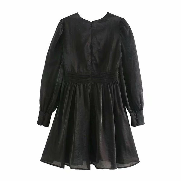 Naujo modelio moteriško kirpimo suknelė V formos iškirpte ir ilgomis rankovėmis