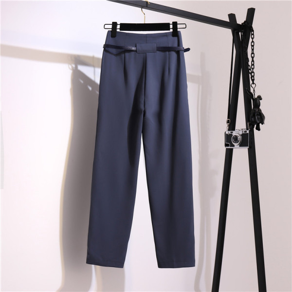 Jauns stilīgu sieviešu bikšu modelis ar augstu vidukli un jostu