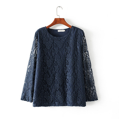 Stilīga sieviešu blūze ar mežģīnēm un garām piedurknēm