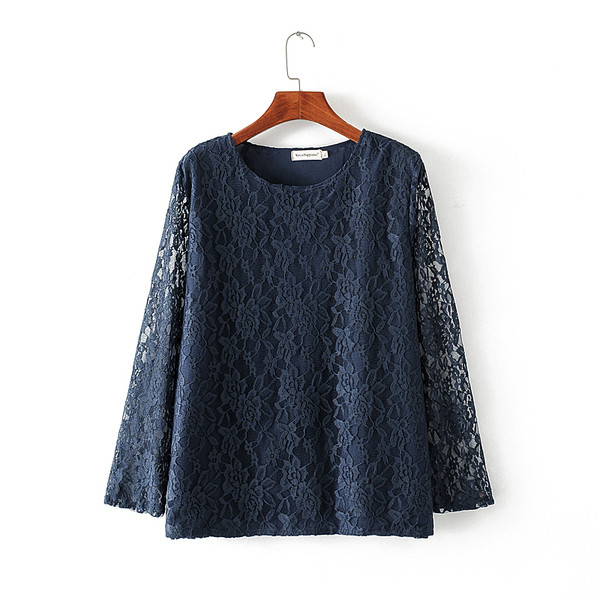 Stilīga sieviešu blūze ar mežģīnēm un garām piedurknēm