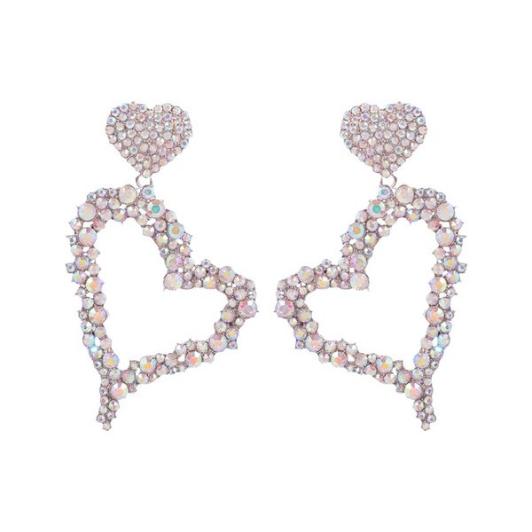 Sieviešu auskari sirds formā, kas klāta ar akmeņiem