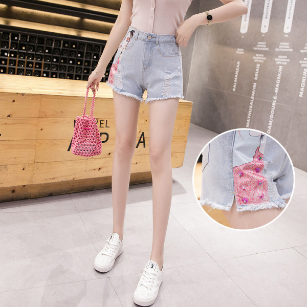 Női farmer rövidnadrág új modellje, magas derékkal, mintával és szakadt motívumokkal