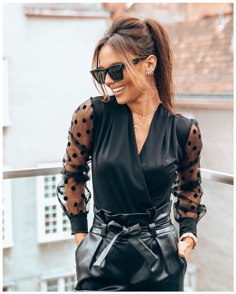 Új modell női ing mély nyakkivágással és tüll ujjakkal fekete színben