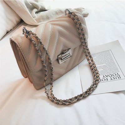 Eko bőrből készült stílusos női táska fém rögzítéssel