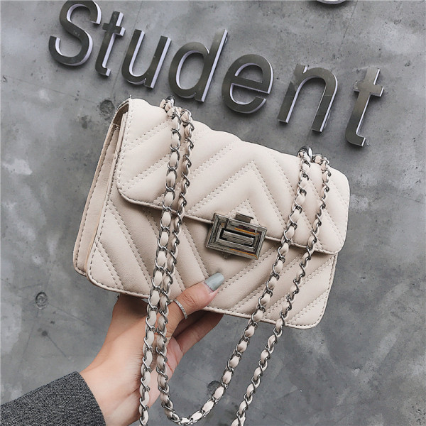 Eko bőrből készült stílusos női táska fém rögzítéssel