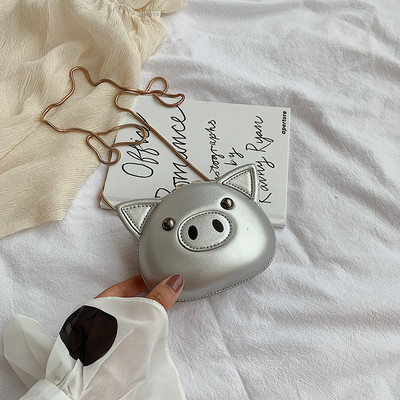 Maza rokassomiņa ar 3D elementu un metāla ķēdīti