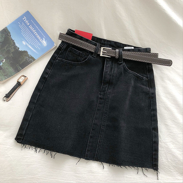 Alkalmi női rövid szoknya övvel és zsebekkel