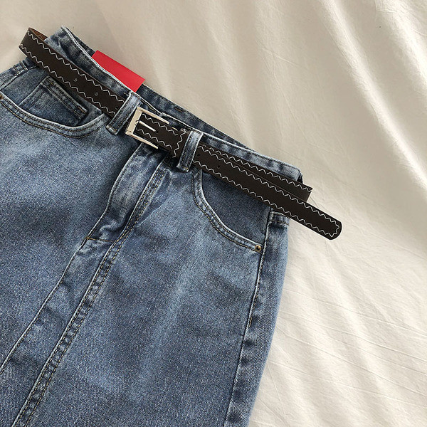 Alkalmi női rövid szoknya övvel és zsebekkel