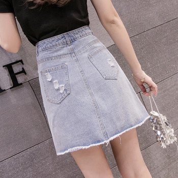 Modern női farmerszoknya flitterekkel, szakadt motívumokkal