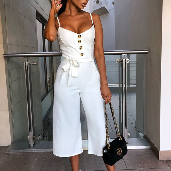 Elegants, vasarai piemērots sieviešu kombinezons ar plānām lencītēm un dziļu kakla izgriezumu