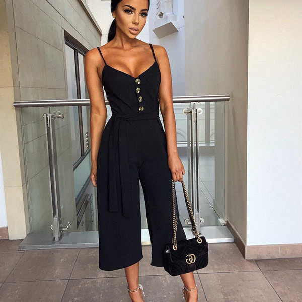 Elegants, vasarai piemērots sieviešu kombinezons ar plānām lencītēm un dziļu kakla izgriezumu