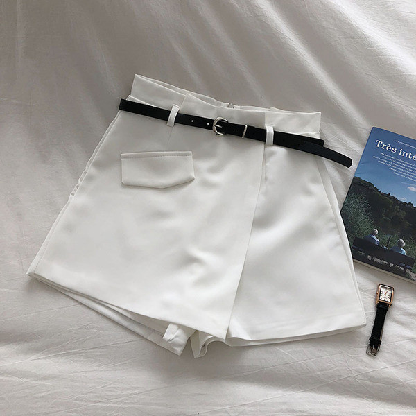 Aktuális női szoknya-nadrág övvel, magas derékkal