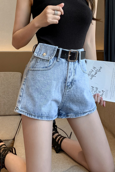 Mūsdienīgi sieviešu īsie džinsi – ar augstu vidukli un kabatām