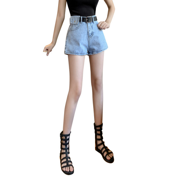 Mūsdienīgi sieviešu īsie džinsi – ar augstu vidukli un kabatām