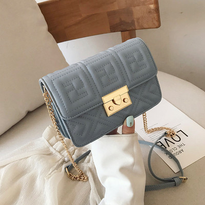 Stilīga sieviešu soma ar metāla aizdari un ķēdīti