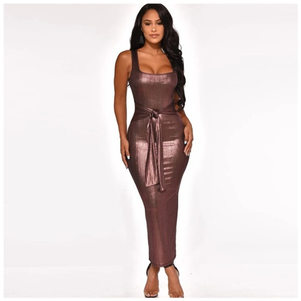 Stílusos női ruha övvel a derekán - Karcsú modell