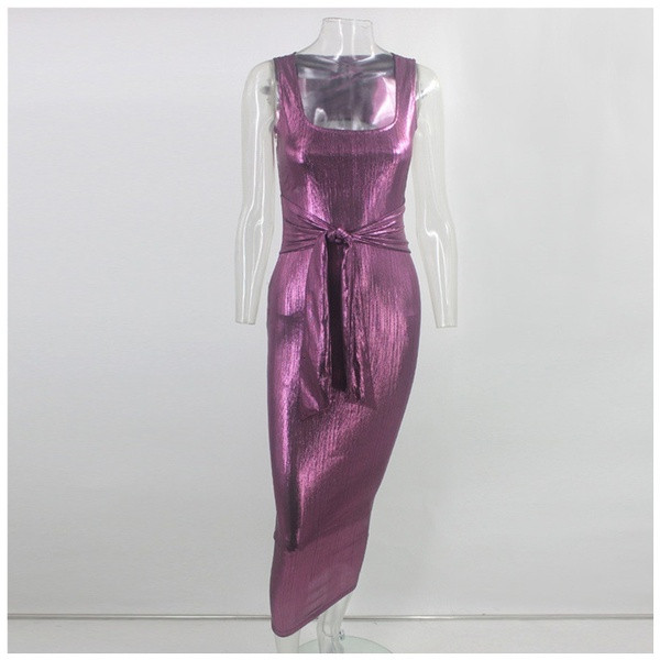 Stílusos női ruha övvel a derekán - Karcsú modell