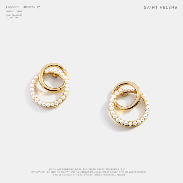 Dubulti sieviešu auskari apaļā formā