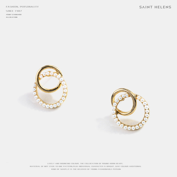 Dubulti sieviešu auskari apaļā formā