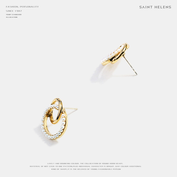 Dubulti sieviešu auskari apaļā formā