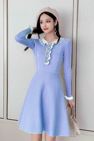 Rochie de dama albastra de primavara in stil retro cu bucle si nasturi