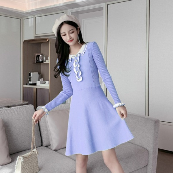 Rochie de dama albastra de primavara in stil retro cu bucle si nasturi