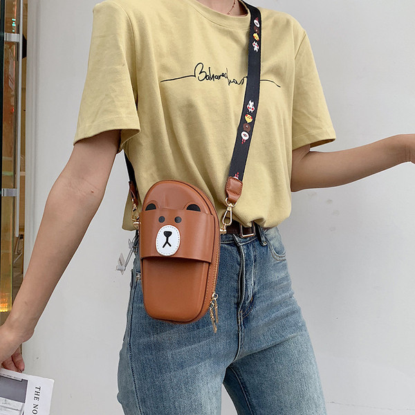 Női bőrtáska papucs formájú