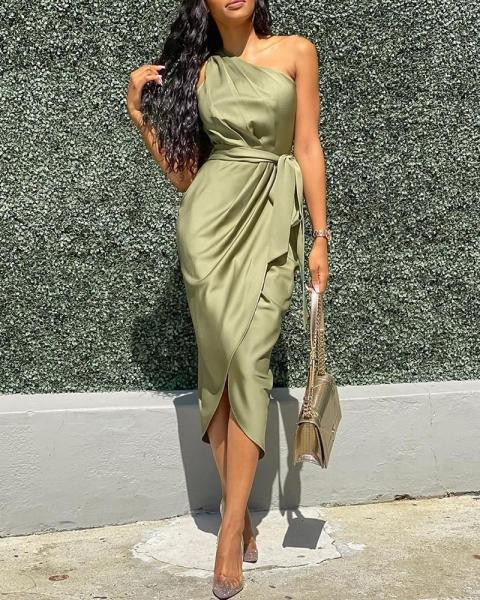 Stilīga sieviešu gara asimetriska kleita ar jostiņu jostasvietā