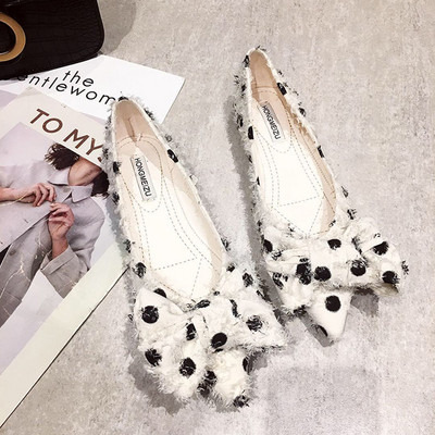 Sieviešu ikdienas apavi ar plakanu zoli un lenti