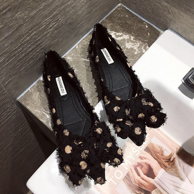 Sieviešu ikdienas apavi ar plakanu zoli un lenti