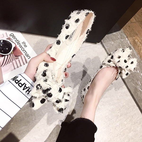 Sieviešu ikdienas apavi ar plakanu zoli un lenti