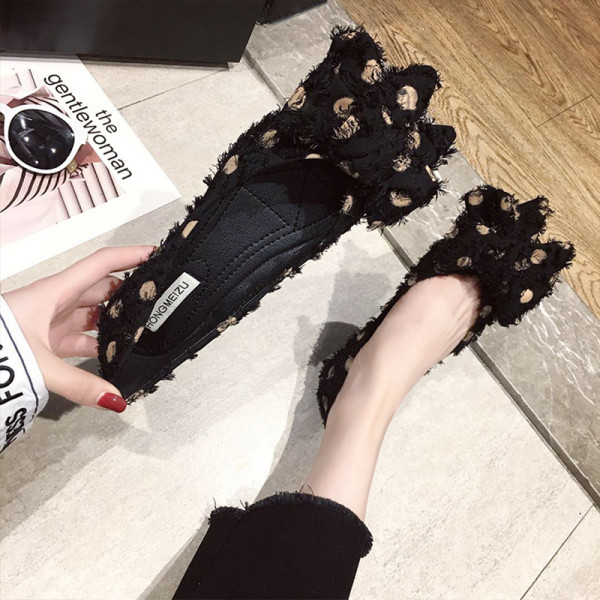 Sieviešu ikdienas apavi ar plakanu zoli un lenti