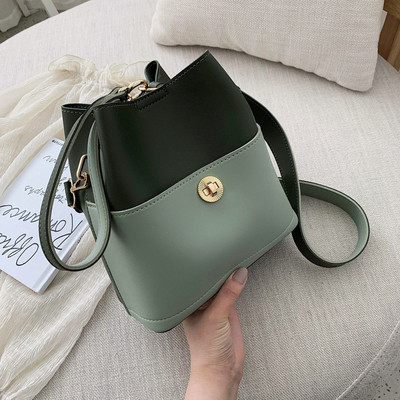 Sieviešu soma ar regulējamu ādas rokturi