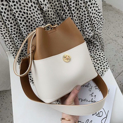 Sieviešu soma ar regulējamu ādas rokturi