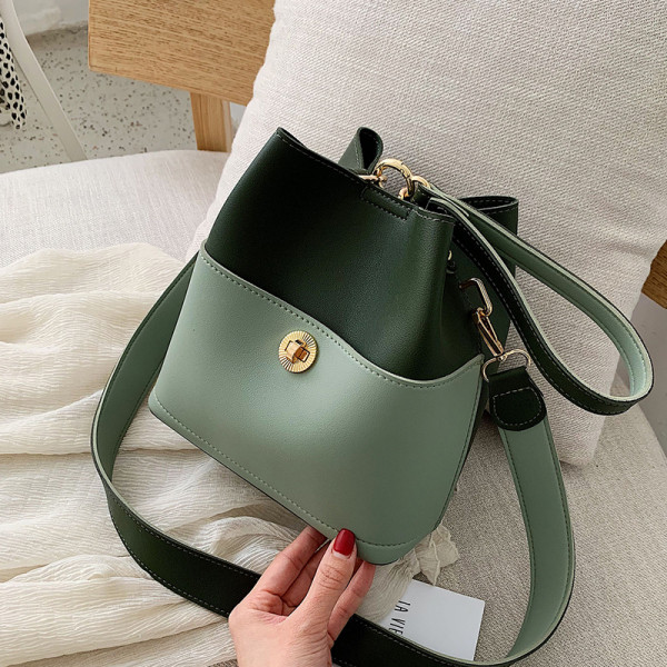 Sieviešu soma ar regulējamu ādas rokturi