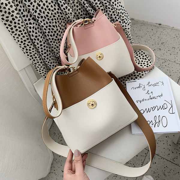 Sieviešu soma ar regulējamu ādas rokturi