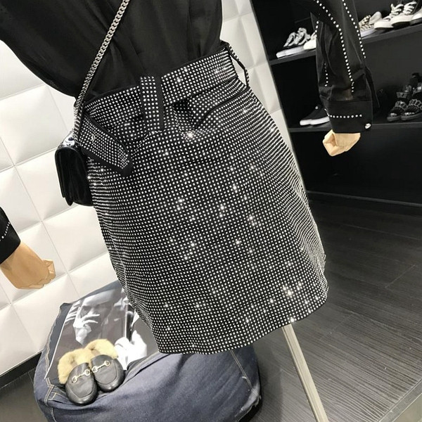 Fusta de dama moderna cu talie inalta, curea si pietre