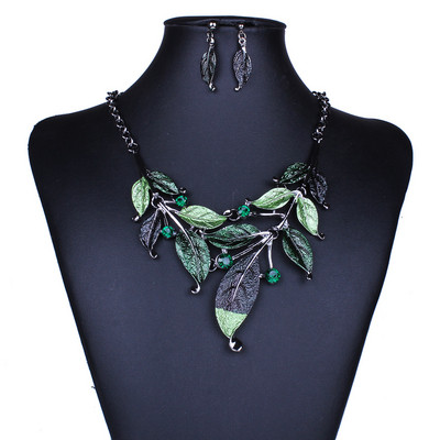 Naiste lehtedega kaelakee ja kõrvarõngaste komplekt