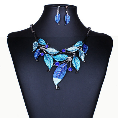 Naiste lehtedega kaelakee ja kõrvarõngaste komplekt
