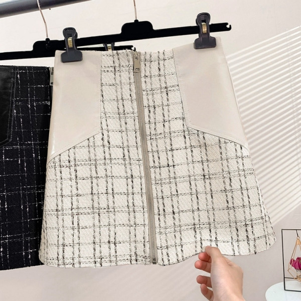 Kockás női szoknya magas derékkal, bőr elemekkel és cipzárral